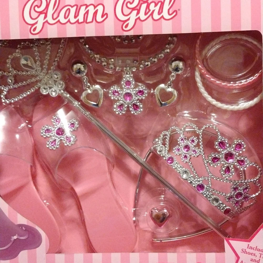 Glam Girl - Picture 3 of 3